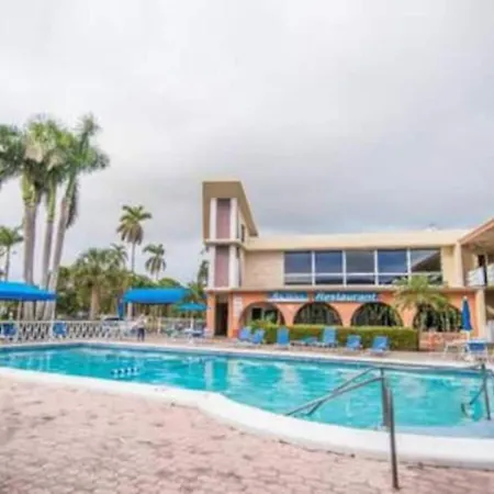 Studio, Pool, Near Beach, Shops, Wifi